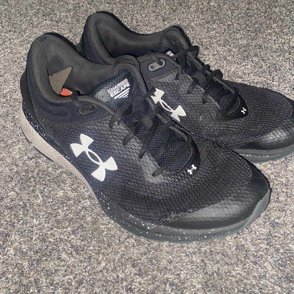 Under armor charge escape running shoes